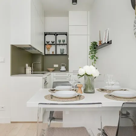 Staromlynska Near Wyspa Slodowa In By Renters *
