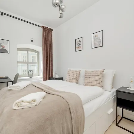 Appartamento Staromlynska Near Wyspa Slodowa In By Renters